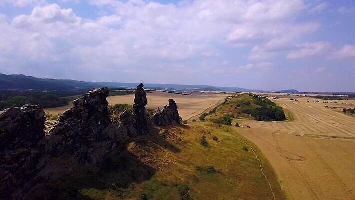 공원 유럽 벽 여행 백그라운드 밭 자국 자연 하늘 산 독일 사람없음 야외 파란색 컬러풀 하이킹 역사 악마 부식 사암 내추럴 랜드마크 옛날 4K MOV 해외동영상 클립영상 공공시설 나라 컬러 농업 레저 돌_바위 생태계 동영상 파일형식