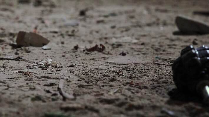 산업 무기 포즈 모션 사람없음 건물 운동 힘 폭포 손상 범죄 수술 보호 위험 공격 폭발 버리기 군용 싸움 전쟁 먼지 지하 수류탄 적 4K MOV 해외동영상 클립영상 건축물 컨셉 의학 자연 군대 건강 치료 동영상 파일형식