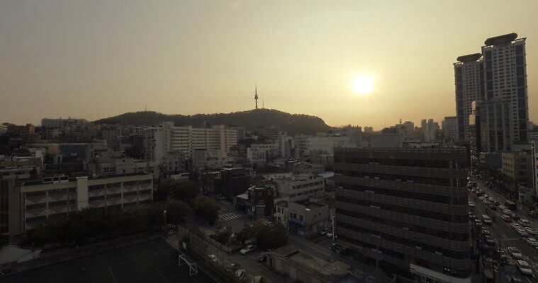 아시아 도로 건축양식 자동차 거리 서울 파노라마 사람없음 건물 도시풍경 고층빌딩 일몰 도시 고속도로 저녁 자동 패닝샷 4K MOV 해외동영상 클립영상 건축물 건축 나라 길 육상교통 교통시설 한국 촬영기법 풍경 빌딩 노을 야간 동영상 파일형식