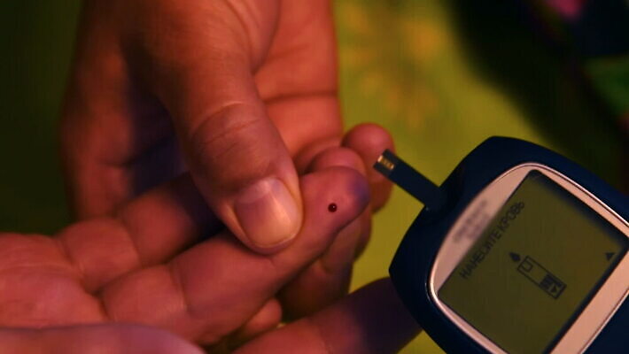 손 손가락 주택 건강 사람없음 신체부위 고통 장비 혈액 결과 질병 설탕 측정 당뇨병 돌봄 인슐린 제어 포도당 MOV 해외동영상 클립영상 감정 컨셉 의학 모션 사람 건물 동영상 파일형식