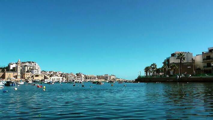 전통 유럽 바다 섬 여행 건축양식 자연 아침 낚시 휴가 풍경 사람없음 물 파란색 도시풍경 컬러풀 마을 항구 도시 만 보트 역사 재산 지중해 포트 타운 랜드마크 몰타섬 옛날 MOV 해외동영상 클립영상 주간 자연요소 건축 나라 컬러 배_교통 교통시설 레저 금융 생태계 몰타 동영상 파일형식