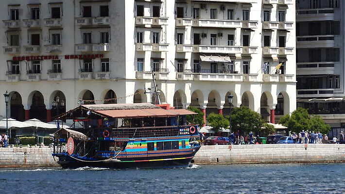 유럽 바다 여행 요트 교통시설 자연 항해 사람없음 목재 물 태양 여행객 탑 탐험 수확 골동품 흰색 도시 보트 역사 크루즈 그리스 복고 함선 해적 포트 네비게이션 그리스인 돛대 랜드마크 레가타 마케도니아 옛날 4K MOV 해외동영상 클립영상 자연요소 서양인 나무 건축물 나라 컬러 교통 농업 배_교통 재료 사람 도둑 시설 생태계 동영상 파일형식 남유럽