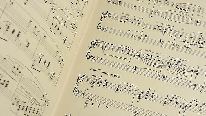 디자인 종이 줄 음악 백그라운드 음표 노래 놀이 열쇠 미술 사람없음 목재 갈색 검은색 쪽지 화목 소리 콘서트 공연 음악가 수확 골동품 흰색 기구 클래식 심볼 복고 페이지 점수 시트 오케스트라 교향곡 구성 멜로디 뮤지컬 옛날 작곡가 스타일 MOV 해외동영상 클립영상 나무 직업 기호 컬러 컨셉 농업 재료 문화예술 이벤트 악단 동영상 파일형식