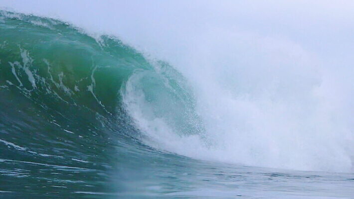 파도 바다 자연 잉글랜드 사람없음 야외 환경 힘 물방울 신선 액체 서핑 수면 그린에너지 떨어짐 큼 자원 힘찬 스플래쉬 콘월 MOV 해외동영상 클립영상 컨셉 영국 물 에너지 수상스포츠 크기 생태계 동영상 파일형식