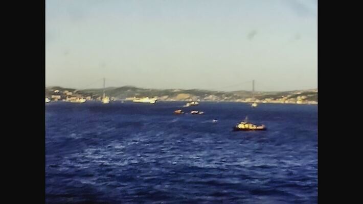 외관 바다 여행 건축양식 교통시설 하늘 휴가 이스탄불 사람없음 야외 건물 물 여름 파란색 도시풍경 항구 수확 골동품 도시 거친 보트 역사 클래식 도서관 필름 영화 향수 문서 복고 함선 포트 칠면조 구식 랜드마크 보관소 보스포루스 아마추어 옛날 4K MOV 튀르키예 해외동영상 클립영상 자연요소 건축물 계절 교육 건축 아시아 컬러 교통 컨셉 농업 조류 문화예술 풍경 화장품 배 저장 시설 동영상 선박 파일형식