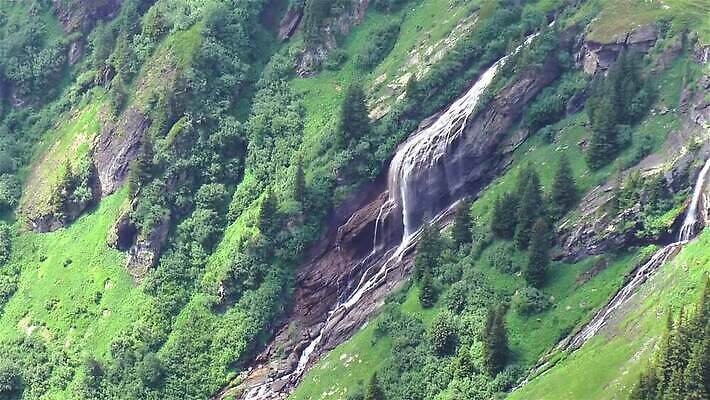 자연 산 경사 사람없음 초록색 물 강 계곡 힘 폭포 흐름 개울 황무지 스위스 알프스 내추럴 베른 중력 MP4 해외동영상 클립영상 자연요소 유럽 컬러 컨셉 생태계 동영상 파일형식