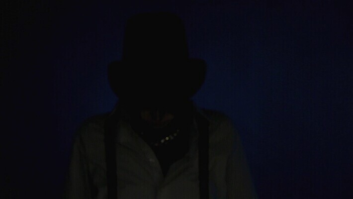 백인 모델 여자 얼굴 백그라운드 휴가 실내 미술 한명 사람 성인 빨간색 뷰티 파티 유행 검은색 어둠 페인트 할로윈 흰색 화려 무서움 입술 마녀 흡혈귀 나쁜 고딕 호러 좀비 스타일 MOV 해외동영상 클립영상 서양인 1 감정 컬러 컨셉 문화예술 이벤트 내부 신체부위 공포 동영상 파일형식