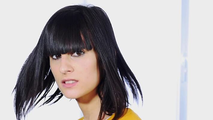 백인 모델 1 라이프스타일 응시 여자 감정 얼굴 갈색머리 한명 사람 성인 청춘 뷰티 분노 표현 좌절 고민 문제 나쁜 심각 MOV 해외동영상 클립영상 서양인 헤어스타일 시선 컨셉 생활 신체부위 동영상 파일형식