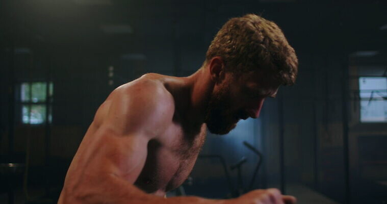 1 여자 스포츠 십자가 신체 모션 건강 한명 사람 운동복 운동 자전거 헬스사이클 힘 기계 활발 헬스장 장비 승차 결심 연습 클럽 준비 체육관 근육질 노력 사이클링 고집 돌리기 돌봄 바디케어 자극 4K MOV 해외동영상 클립영상 옷 컨셉 근육 바이크 운동기구 헬스 육상스포츠 몸매 동영상 파일형식