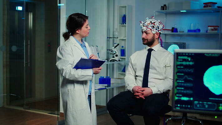 과학 건강 병원 실험 스터디 컴퓨터 약 머리 스크린 헤드폰 기계 장비 환자 의사 정보 마음 진화 실험실 질병 연구원 질문 과학자 분석 뇌 시설 하이테크 조절 개발 서류판 스캐너 4K MOV 해외동영상 클립영상 직업 음향기기 컨셉 의학 기술 신체부위 전자제품 학습 사무용품 의료진 소방 동영상 학자 파일형식