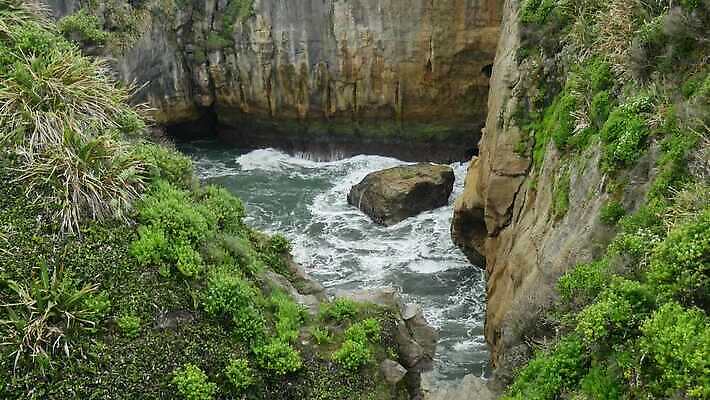 파도 바다 여행 자연 하늘 휴가 파노라마 사람없음 초록색 물 파란색 빛 환경 황혼 서핑 랜드마크 생태학 서쪽 석회암 인기 지질 지질학 터키석 혼자 수평선 비어있는 4K MP4 해외동영상 클립영상 자연요소 교육 컬러 촬영기법 일몰 암석 수상스포츠 보석 방향 생태계 동영상 파일형식