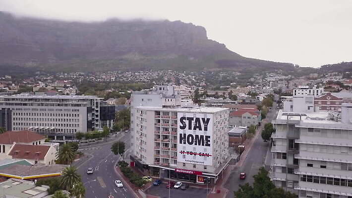 도로 자동차 거리 안테나 사람없음 건물 사무실 고속도로 도심 교차로 버리기 남아프리카 드론 랜드마크 케이프타운 코로나바이러스 비어있는 4K 락다운 MOV 해외동영상 클립영상 건축물 길 육상교통 비즈니스 통신 교통시설 모션 아프리카 도시 바이러스 동영상 남아프리카공화국 파일형식