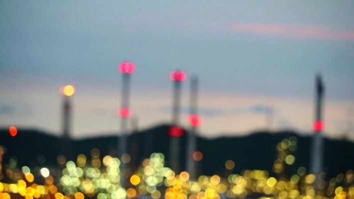 식물 산업 건축양식 공장 하늘 굴뚝 사람없음 건물 빛 컬러풀 환경 탑 금속 힘 일몰 장비 에너지 업무 환경오염 오염 연기 역 제조 기름 휘발유 석유 야간 파이프 탱크 연료 가스 수납 튜브 공학 방법 블러 생태학 파이프라인 화학물질 공급 MP4 해외동영상 클립영상 자연요소 건축물 교육 건축 음식 컬러 컨셉 공업 교통시설 재질 노을 작업 화학 파이프_관 동영상 파일형식