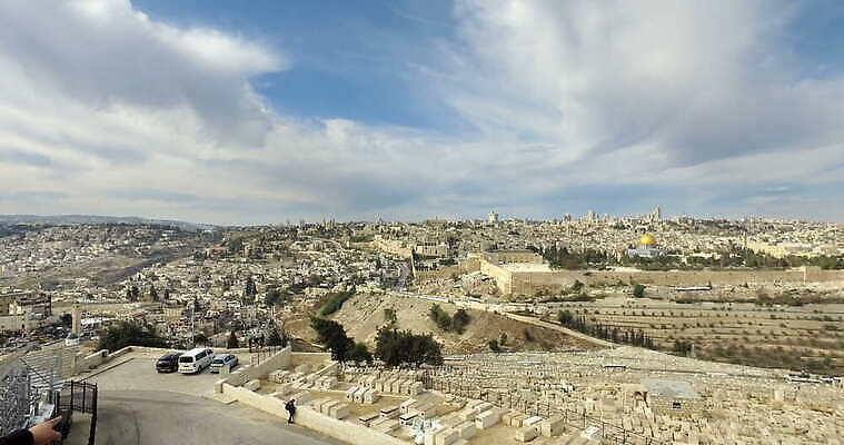 종교 벽 여행 십자가 건축양식 산 안테나 파노라마 풍경 사람없음 야외 건물 도시풍경 교회 탑 도시 사찰 역사 중앙 이슬람교 땅 모스크 신성 유대인 동쪽 스카이라인 랜드마크 수도권 예루살렘 옛날 이스라엘 팔레스타인 4K MOV 해외동영상 클립영상 건축물 건축 중동 통신 종교건축 촬영기법 방향 지역 동영상 서아시아 파일형식