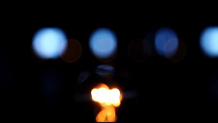 옷 백그라운드 컨셉 상상 검은배경 아이디어 나선형 사람없음 경제 빛 노란색 검은색 어둠 힘 에너지 흰색 램프 투명 심볼 오브젝트 문학 해결 빛망울 혁명 고립 텅스텐 반복 깜빡이다 MOV 해외동영상 클립영상 컬러 무늬 조명 원소 동영상 파일형식