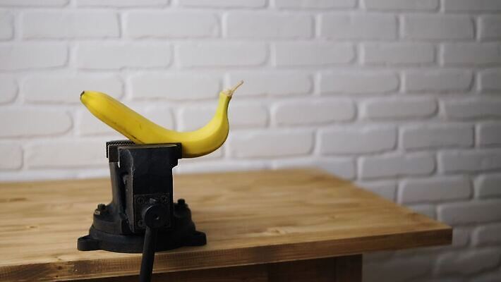 직업 남자 산업 백그라운드 벤치 공장 탁자 노동자 직장 집게 손잡이 사람없음 파란색 금속 힘 장비 흰색 기구 도구 공구 잡기 업무 구멍 작업실 수리 닫기 제조 철 오브젝트 무거움 되감기 방법 옛날 조작 철강 4K MOV 해외동영상 클립영상 컬러 가구 의자 회사 공업 모션 재질 사람 작업 무게 동영상 파일형식