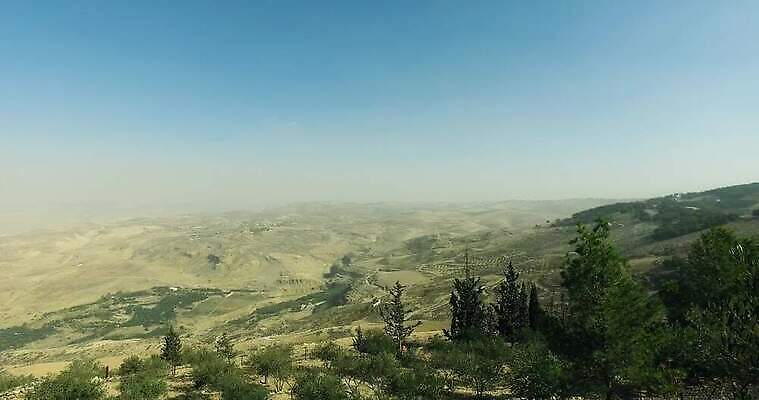 계절 도로 여행 겨울 밭 농업 중동 자연 산 파노라마 경사 사람없음 정원 농사 사막 과수원 땅 언덕 장면 지역 방문 내추럴 항공촬영 요르단 팔레스타인 수평선 4K MP4 해외동영상 클립영상 나라 산업 길 뷰포인트 교통시설 촬영기법 생태계 동영상 파일형식