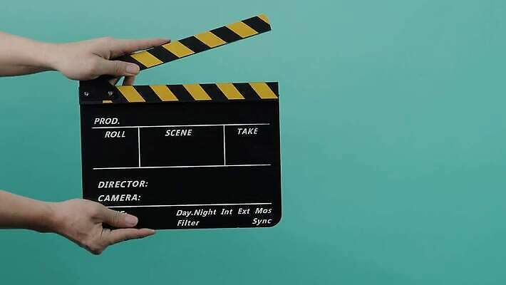 직업 손 산업 포즈 백그라운드 모션 실내 사람없음 초록색 파란색 노란색 카메라 스크린 검은색 칠판 흰색 오픈 닫기 자르기 박수 영화관 필름 영화 오브젝트 그림 슛 장면 동영상 책임자 할리우드 석판 추 프로듀서 4K MOV 해외동영상 클립영상 컬러 문화예술 손짓 내부 신체부위 전자제품 극장 로스앤젤레스 파일형식