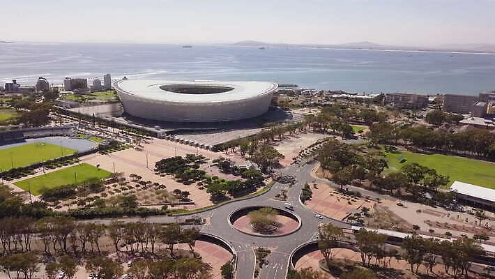 도로 자동차 거리 안테나 사람없음 건물 사무실 고속도로 도심 교차로 버리기 남아프리카 드론 랜드마크 케이프타운 코로나바이러스 비어있는 4K 락다운 MOV 해외동영상 클립영상 건축물 길 육상교통 비즈니스 통신 교통시설 모션 아프리카 도시 바이러스 동영상 남아프리카공화국 파일형식