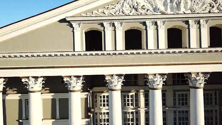 공원 유럽 호수 조각 여행 건축양식 자연 하늘 지붕 미술 사람 사람없음 야외 건물 물 조각상 여행객 정원 궁전 프랑스 도시 역사 칼 작음 분수 비둘기 방패 낫 천연기념물 베르사유 드론 랜드마크 생태학 소비에트 옛날 카자흐스탄 MP4 해외동영상 클립영상 자연요소 건축물 공공시설 교육 건축 나라 아시아 고건축 조류 문화예술 조형물 크기 생태계 파리_프랑스 동영상 파일형식