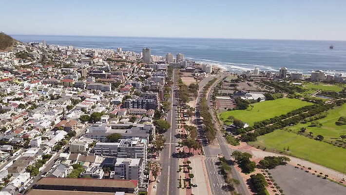 도로 자동차 거리 안테나 사람없음 건물 사무실 고속도로 도심 교차로 버리기 남아프리카 드론 랜드마크 케이프타운 코로나바이러스 비어있는 4K 락다운 MOV 해외동영상 클립영상 건축물 길 육상교통 비즈니스 통신 교통시설 모션 아프리카 도시 바이러스 동영상 남아프리카공화국 파일형식