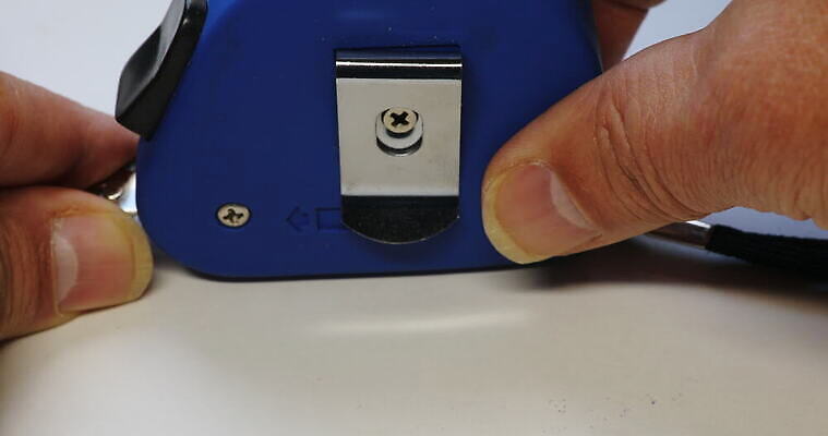 라이프스타일 손 길 비즈니스 줄자 자 사람없음 금융 파란색 자료 공구 디자이너 분석 측정 눈금 테이프 치수 길이 계량기 재단사 진행 고립 얇은 인치 4K MOV 해외동영상 클립영상 직업 컬러 컨셉 문구용품 생활 신체부위 경제 도구 동영상 파일형식