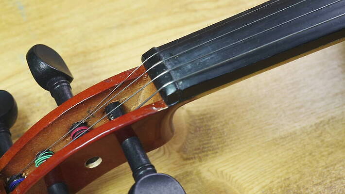 모양 줄 음악 백그라운드 컨셉 놀이 탁자 미술 사람없음 목재 갈색 검은색 쪽지 화목 소리 콘서트 공연 음악가 낭만 수확 골동품 기구 끈 구멍 클래식 두루마리 바이올린 오브젝트 활 복고 첼로 시트 오케스트라 교향곡 멜로디 뮤지컬 옛날 플레이어 스타일 4K MOV 해외동영상 클립영상 나무 직업 컬러 가구 농업 재료 현악기 문화예술 이벤트 악단 동영상 파일형식 찰현악기