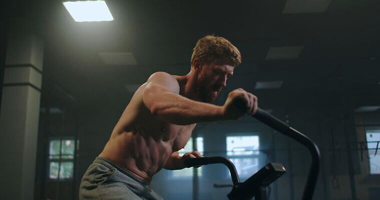 1 여자 스포츠 십자가 신체 모션 건강 한명 사람 운동복 운동 자전거 헬스사이클 힘 기계 활발 헬스장 장비 승차 결심 연습 클럽 준비 체육관 근육질 노력 사이클링 고집 돌리기 돌봄 바디케어 자극 4K MOV 해외동영상 클립영상 옷 컨셉 근육 바이크 운동기구 헬스 육상스포츠 몸매 동영상 파일형식