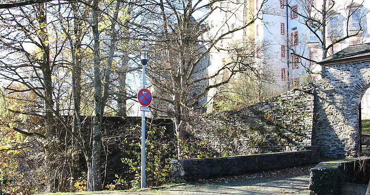 구름 벽 하늘 유물 벽돌 사람없음 건물 초록색 파란색 갈색 탑 바위 성 역사 대문 4K MOV 해외동영상 클립영상 자연요소 전통 건축물 컬러 문 돌_바위 동영상 파일형식