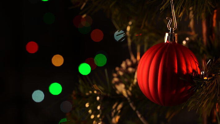 나무 전통 디자인 행복 별 백그라운드 잎 크리스마스장식 크리스마스 겨울 공 추상 휴가 새로움 사람없음 장식 빨간색 초록색 빛 반짝임 컬러풀 우주 검은색 축제 화환 어둠 공백 장식볼 수확 나뭇가지 축하 소나무 점 신용카드 닫기 소프트포커스 12월 연도 보케 전나무 노엘 4K MOV 해외동영상 클립영상 자연요소 식물 계절 기념일 꽃 감정 컬러 컨셉 무늬 농업 모션 촬영기법 금융 날짜 동영상 파일형식