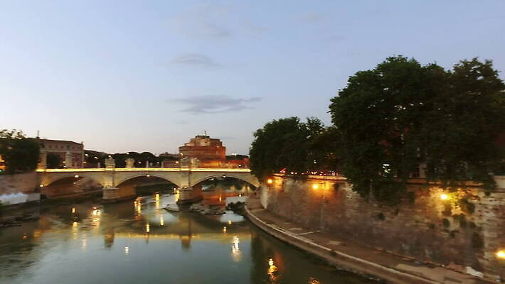 유럽 문화 벽 여행 건축양식 하늘 천사 파노라마 풍경 사람없음 야외 건물 물 강 도시풍경 반사 황혼 일몰 이탈리아 도시 역사 성자 야간 저녁 로마 시설 타운 천연기념물 랜드마크 로마인 수도권 옛날 4K MOV 해외동영상 사도궁 클립영상 자연요소 건축물 건축 나라 종교 촬영기법 인종 노을 궁전 지역 동영상 바티칸 파일형식