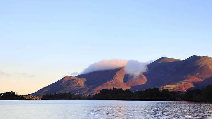 영어 외관 유럽 호수 컬러 자연 하늘 아침 영국 잉글랜드 산 파노라마 국립공원 사람없음 야외 물 파란색 일출 새벽 시골 언덕 컴브리아주 4K 타임랩스 MOV 해외동영상 클립영상 주간 자연요소 문자 공원 나라 촬영기법 노을 생태계 동영상 파일형식