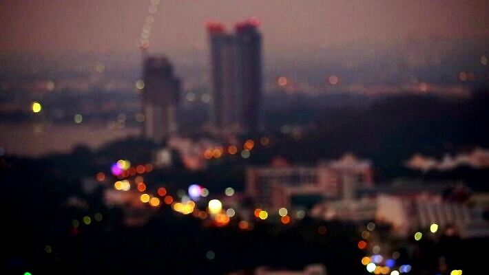 도로 선 컬러 백그라운드 교통시설 모션 자동차 추상 거리 광고판 사람없음 빨간색 빛 우주 검은색 어둠 운전 오토바이 시골 등불 도시 바퀴 고속도로 도심 야간 소프트포커스 주차 속도 복고 보케 분열 짐차 타운 블러 자동 스타일 MP4 해외동영상 클립영상 자연요소 길 육상교통 교통 무늬 조명 알림판 촬영기법 바이크 시설 판 동영상 파일형식