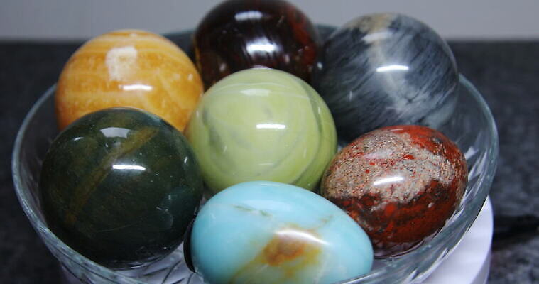 건강 사람없음 파란색 빛 컬러풀 보라색 탐험 바위 도구 그룹 크리스탈 보석 발굴 오브젝트 소금 보물 내추럴 그런지 사파이어 지질학 터키석 강황 4K MOV 해외동영상 클립영상 교육 컬러 식재료 돌_바위 광석 동영상 파일형식