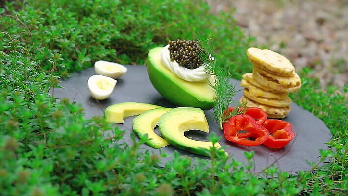 음식 컬러 오렌지 자연 건강 어류 요리 사람없음 빨간색 초록색 파티 식당 식사 저녁식사 신선 황금 고급 우아함 맛 아침식사 상품 해산물 메뉴 연어 아보카도 내추럴 절임 정물화 캐비아 프리미엄 맛있는 MOV 해외동영상 클립영상 컨셉 과일 식재료 이벤트 상점 수중동물 그림 생태계 동영상 파일형식