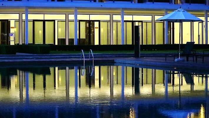 디자인 벽 스포츠 파도 바다 컬러 섬 여행 백그라운드 패턴 오렌지 모션 자연 표면 휴식 이벤트 사람없음 야외 빨간색 물 여름 빛 반사 파티 수중 일몰 페인트 젖음 흰색 신선 액체 매끈함 당구 휴양지 질감 부드러움 내추럴 블러 MP4 해외동영상 클립영상 자연요소 계절 컨셉 무늬 과일 구기 노을 장소 감각 생태계 동영상 파일형식