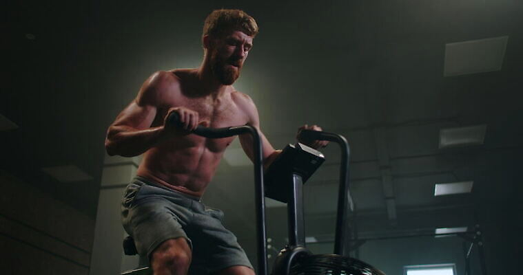 1 여자 스포츠 십자가 신체 모션 건강 한명 사람 운동복 운동 자전거 헬스사이클 힘 기계 활발 헬스장 장비 승차 결심 연습 클럽 준비 체육관 근육질 노력 사이클링 고집 돌리기 돌봄 바디케어 자극 4K MOV 해외동영상 클립영상 옷 컨셉 근육 바이크 운동기구 헬스 육상스포츠 몸매 동영상 파일형식