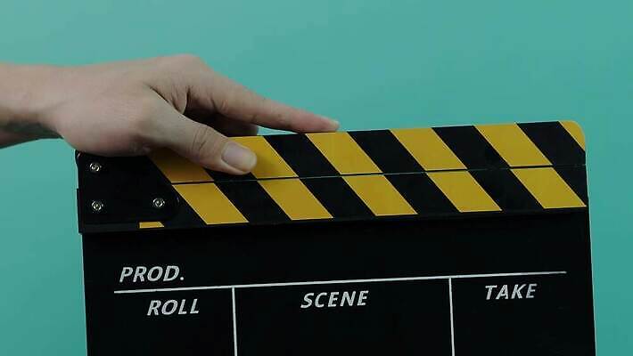 직업 손 산업 포즈 백그라운드 모션 실내 사람없음 초록색 파란색 노란색 카메라 스크린 검은색 칠판 흰색 오픈 닫기 자르기 박수 영화관 필름 영화 오브젝트 그림 슛 장면 동영상 책임자 할리우드 석판 추 프로듀서 4K MOV 해외동영상 클립영상 컬러 문화예술 손짓 내부 신체부위 전자제품 극장 로스앤젤레스 파일형식