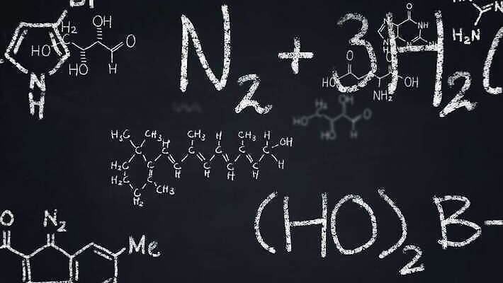 교육 과학 학교 모션 골격 사람없음 물 3D 우주 칠판 고리 미끄러짐 묘사 분필 유기농 크레파스 공식 활기 애니메이션 복잡 수소 완벽 탄수화물 화학물질 탄소 4K HD MOV 해외동영상 클립영상 자연요소 웰빙 컨셉 학용품 원소 화학 디지털합성 초크 동영상 파일형식