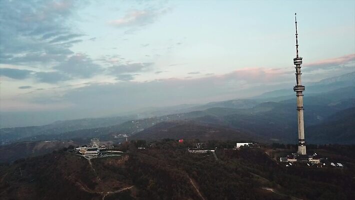 유럽 여행 백그라운드 건축양식 하늘 산 안테나 파노라마 풍경 사람없음 야외 건물 여름 파란색 텔레비전 도심 상하이 베를린 드론 랜드마크 카자흐스탄 알마티 MP4 해외동영상 클립영상 건축물 계절 건축 나라 아시아 컬러 통신 독일 촬영기법 전자제품 중국 도시 동영상 파일형식