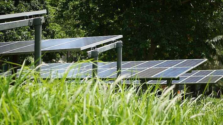 산업 지구 백그라운드 자연 세포 잔디 사람없음 초록색 글로벌 햇빛 태양 환경 맑음 힘 재활용 장비 발전기 에너지 시골 판넬 역 보호 생태계 순환 하이테크 시스템 자원 혁명 복잡 생태학 수집가 공급 획기적 4K MP4 해외동영상 클립영상 자연요소 식물 직업 교육 컬러 컨셉 교통시설 모션 날씨 기술 발전소 친환경 동영상 파일형식