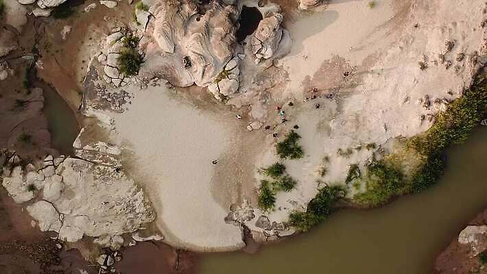 지구 모래 여행 백그라운드 패턴 태국 자연 하늘 표면 안테나 사람없음 물 강 여행객 골짜기 계곡 구멍 거친 땅 질감 라오스 슬로프 스카이라인 내추럴 깊이 땅바닥 랜드마크 메콩강 옛날 4K MP4 해외동영상 클립영상 자연요소 아시아 무늬 통신 스키장 바닥 사람 생태계 동영상 파일형식