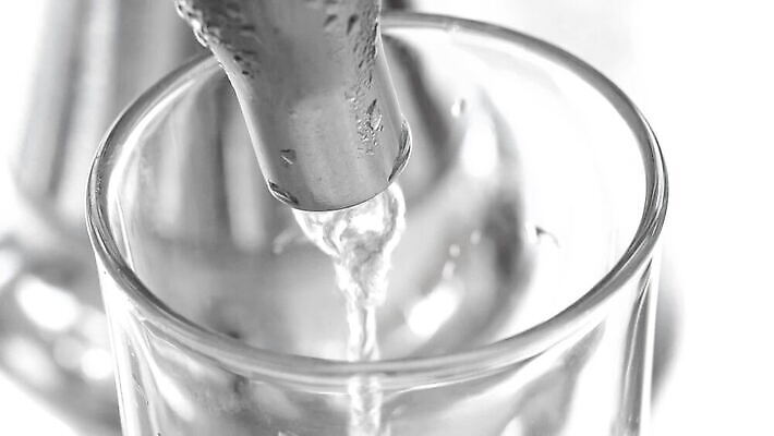 음료 백그라운드 유리 호텔 주택 실내 건강 사람없음 물 주방 식당 기계 장비 흐름 추위 신선 바 투명 붓기 아침식사 시원함 갈증 순수 오브젝트 상쾌 탱크 내추럴 고립 냉각기 MOV 해외동영상 클립영상 자연요소 감정 컨셉 모션 재질 숙소 내부 건물 상점 식사 동영상 파일형식