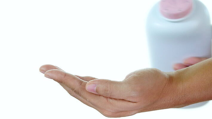 손 여자 백그라운드 신체 포장 손가락 건조 손바닥 사람 사람없음 뷰티 화장품 촉촉함 욕실 흰색 아기 잡기 위생 상품 위험 컨테이너 플라스틱 가루 피부 순수 오브젝트 질감 밀가루 먼지 부드러움 암 데오드란트 고립 돌봄 위생관리 MOV 해외동영상 클립영상 산업 컬러 컨셉 모션 재질 관리 신체부위 젖음 감각 질병 동영상 파일형식