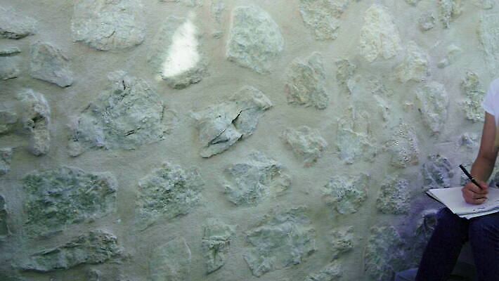 백인 디자인 여자 교육 생각 맨발 아프리카 유리 실내 한명 앉기 책 캐주얼 계단 기록 스페인 집중 심플 남아프리카 벌거벗은 케이프타운 패닝샷 남유럽 4K MOV 해외동영상 클립영상 서양인 1 옷 유럽 나라 컨셉 모션 발 재질 촬영기법 사람 내부 동영상 남아프리카공화국 파일형식