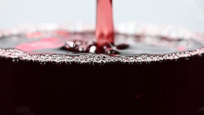 문화 음료 줄기 백그라운드 와인잔 모션 유리 사람없음 옆모습 빨간색 와인 어둠 흰색 알코올 액체 붓기 닫기 떨어짐 큼 가득함 각도 유리그릇 느림 고립 MOV 해외동영상 클립영상 식물 그릇 뷰포인트 컬러 컨셉 술잔 재질 주류 크기 동영상 파일형식