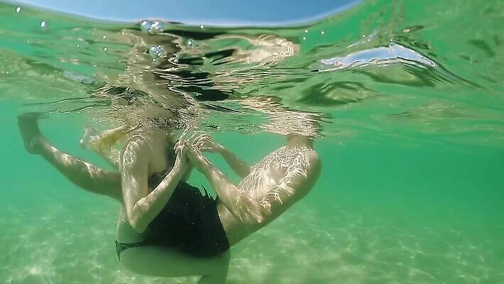 백인 라이프스타일 커플 여자 행복 바다 여행 2 데이트 관계 포옹 휴가 키스 함께함 사랑 사람 사람없음 야외 물 여름 섹시 수중 일몰 낭만 신혼여행 흰색 열정 MP4 해외동영상 클립영상 자연요소 서양인 계절 감정 컬러 결혼 컨셉 안기 생활 노을 애정표현 동영상 파일형식
