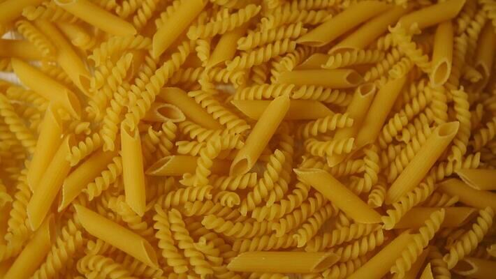 모양 전통 문화 음식 백그라운드 다이어트 재료 넥타이 건조 파스타 건강 스파게티 종류 요리 사람없음 초록색 노란색 식사 저녁식사 이탈리아 흰색 그룹 밀 수집 지중해 먹기 국수 질감 날것 모음 타입 점심식사 고립 마카로니 생식 섞기 채식주의자 탄수화물 파르팔레 페투치네 펜네 탈리아텔레 푸질리 4K MOV 해외동영상 클립영상 잡화 유럽 바다 컬러 식재료 모션 곡류 서양음식 면류 채식 동영상 파스타면 파일형식