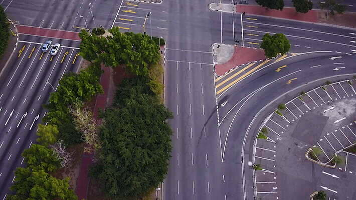 도로 자동차 거리 안테나 사람없음 건물 사무실 고속도로 도심 교차로 버리기 남아프리카 드론 랜드마크 케이프타운 코로나바이러스 비어있는 4K 락다운 MOV 해외동영상 클립영상 건축물 길 육상교통 비즈니스 통신 교통시설 모션 아프리카 도시 바이러스 동영상 남아프리카공화국 파일형식