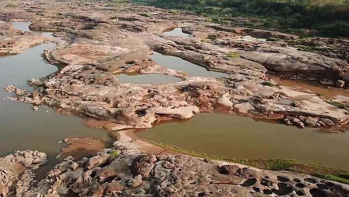 지구 모래 여행 백그라운드 패턴 태국 자연 하늘 표면 안테나 사람없음 물 강 여행객 골짜기 계곡 구멍 거친 땅 질감 라오스 슬로프 스카이라인 내추럴 깊이 땅바닥 랜드마크 메콩강 옛날 4K MP4 해외동영상 클립영상 자연요소 아시아 무늬 통신 스키장 바닥 사람 생태계 동영상 파일형식